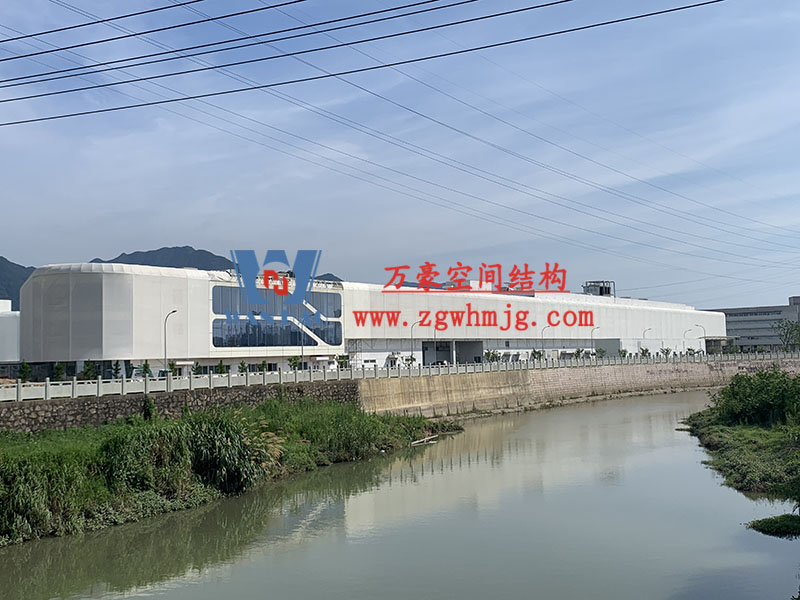 為什么體育場(chǎng)屋面都選用PTFE膜結(jié)構(gòu)？PTFE膜結(jié)構(gòu)體育場(chǎng)有什么特點(diǎn)優(yōu)勢(shì)？