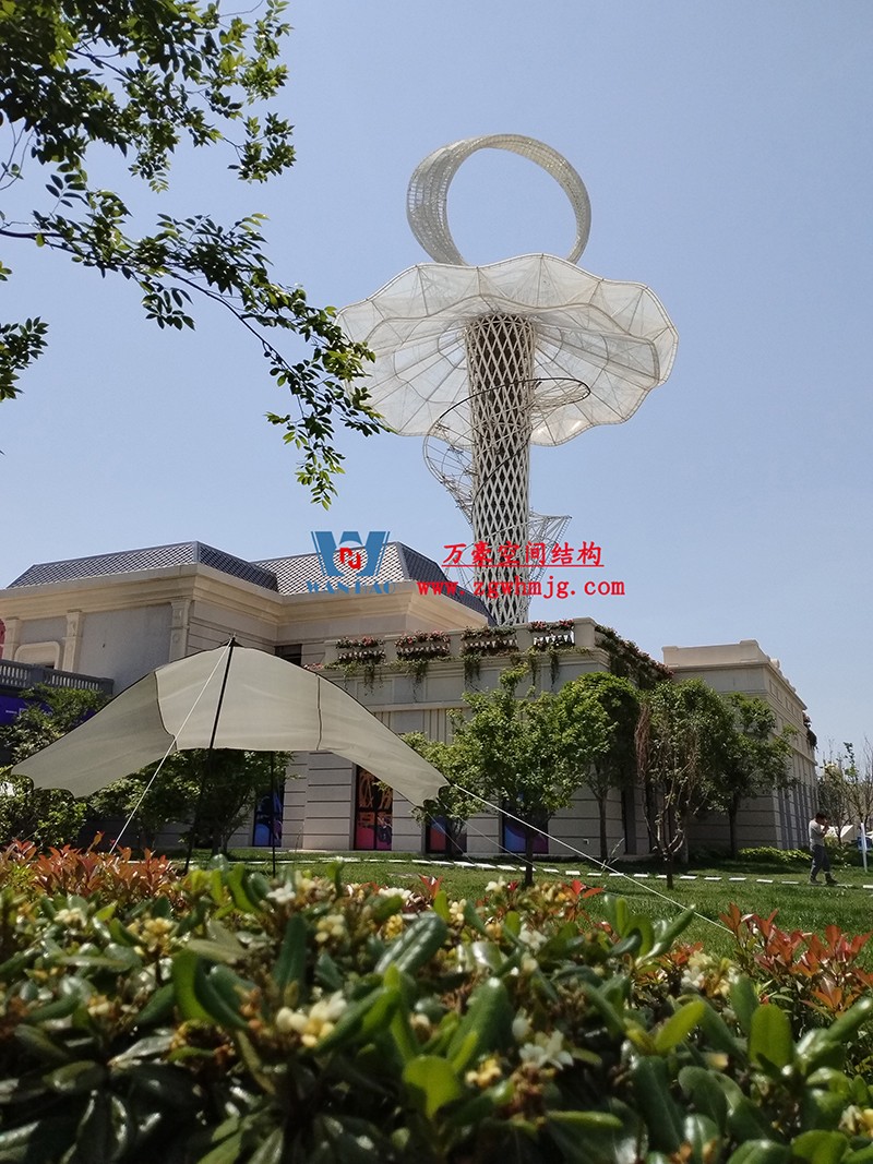 身姿輕盈，造型優(yōu)美的膜結(jié)構(gòu)建筑