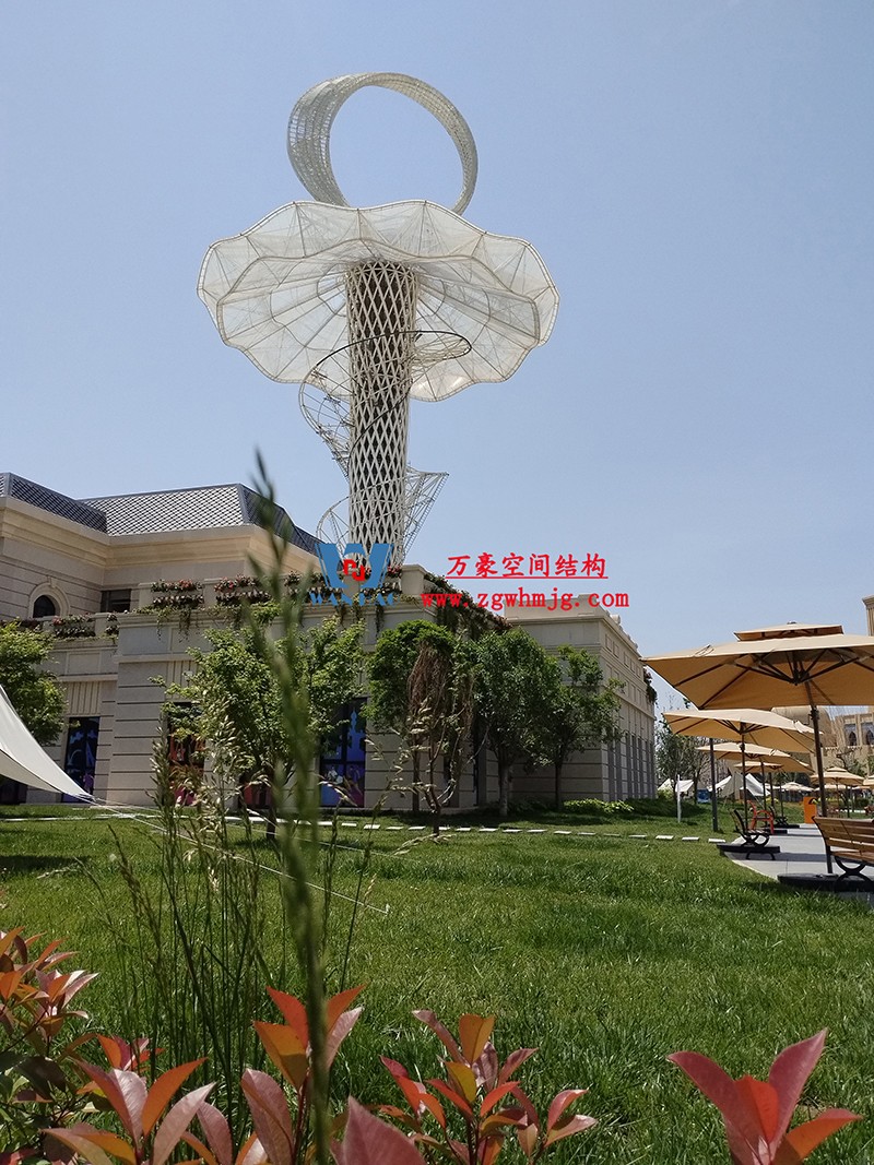 身姿輕盈，造型優(yōu)美的膜結(jié)構(gòu)建筑