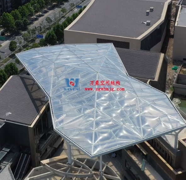 屋頂上到底有什么？