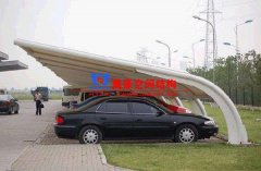 7字型膜結(jié)構(gòu)車棚是什么？有哪些特點？