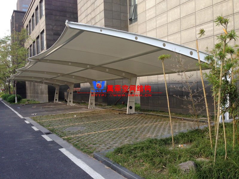 膜結構車棚