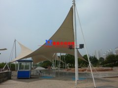 膜結(jié)構(gòu)雨棚價格多少錢一平？膜結(jié)構(gòu)雨棚制作安裝有哪些要點需要注意？