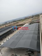 膜結(jié)構(gòu)雨棚有哪些性能特點？膜結(jié)構(gòu)雨棚如何起到保護(hù)的作用？